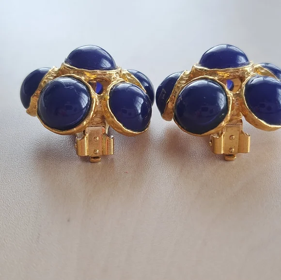 VTG Six Cabochon Faux Lapis Lazuli Clip Earrings in Brilliant Gold Tone Setting